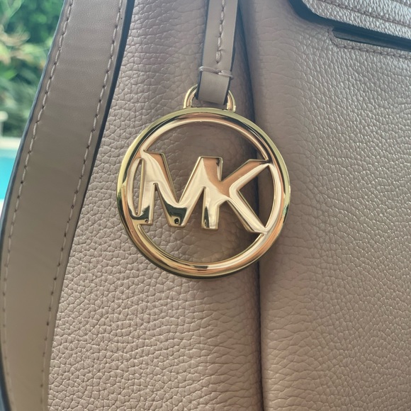 Michael Kors Addison Purse NWT - Picture 9 of 11